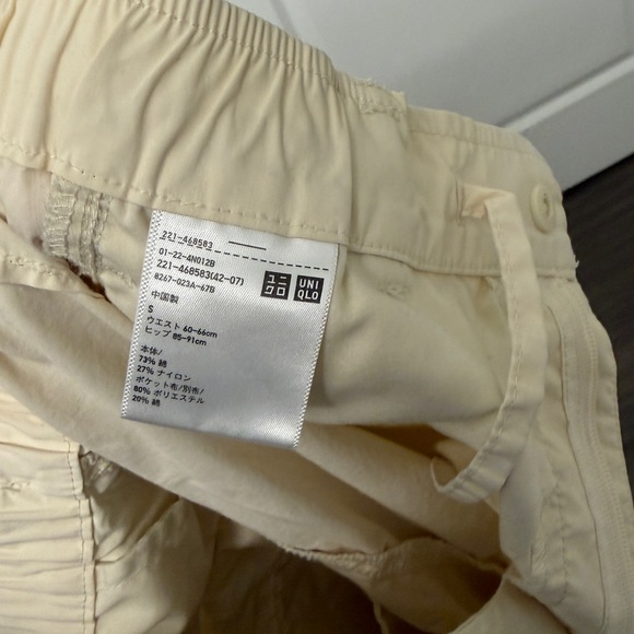 Uniqlo Cream Cargo Pants - Picture 5 of 5